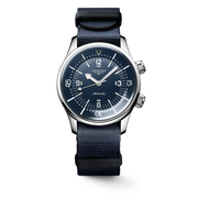 Quadrante nero opaco con indici luminescenti e numeri arabi a rilievo, lancette a freccia rodiate e luminescenti dell'orologio Longines Legend Diver 39 mm